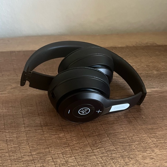 Beats Solo 3 Wireless Bluetooth Black Headphones Brand New - Picture 4 of 10